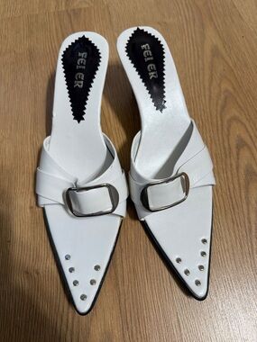 FEI ER  White Pointed Buckle Mule with Stud Accents